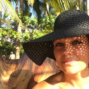 Meet your Posher, Em